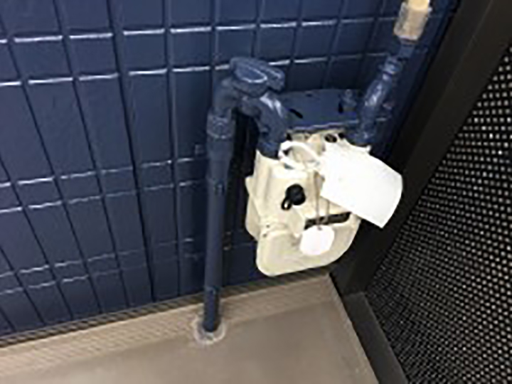 ガスメーターパイプ部を塗装しました。