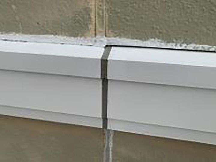 帯ジョイント部のコーキングの打ち替えが完成しました。